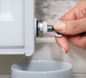 چگونه آب پکیج را قطع کنیم | نحوه تخلیه آب رادیاتور پکیج